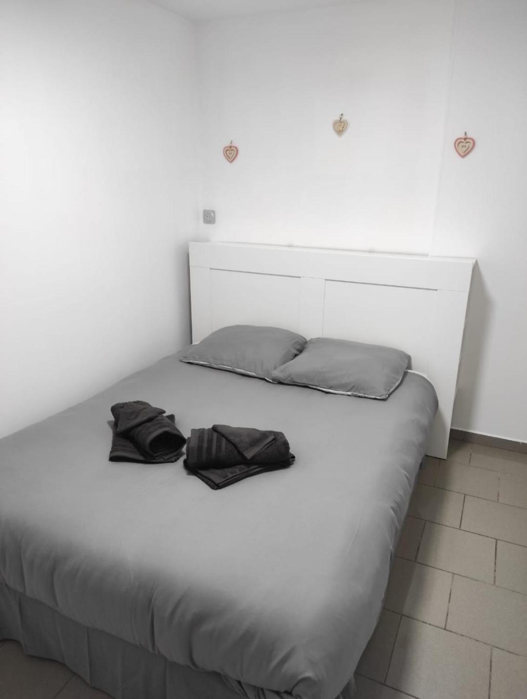 Cosy Plain-Pied Apartment Sin-le-Noble Luaran gambar